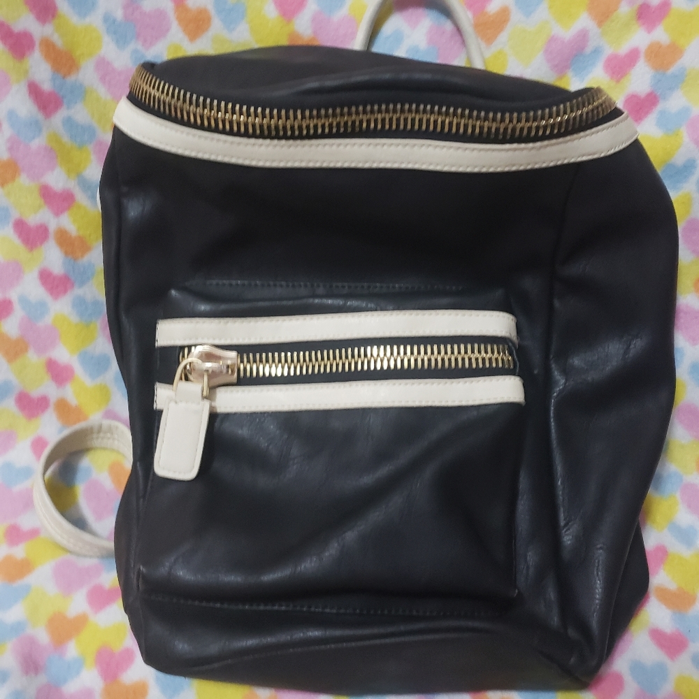 😊BIG BUDDAH BACKPACK!  BLACK & WHITE! 😊